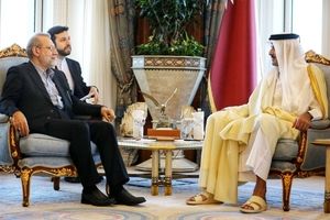 Larijani, Qatar’s Emir Continue Talks in Private Session
