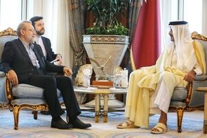 Larijani, Qatar’s Emir Continue Talks in Private Session
